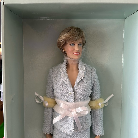5 Princess Diana Halloween costumes under $50 - To Di For Daily - A Pop 5 Princess Diana Halloween costumes under $50 - To Di For Daily - A Pop